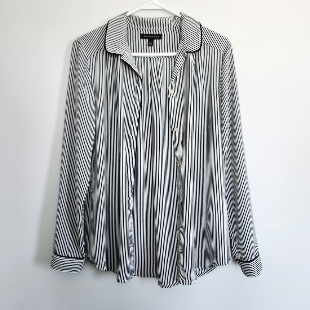 Banana Republic Striped Button Down Small Long Sleeve Blouse Non Wrinkle